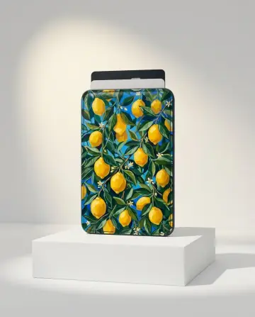Lemon Grove Pasjeshouder, getoond op een galeriesokkel