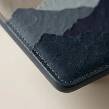 Paper Cut Card Wallet, close-up of the finish